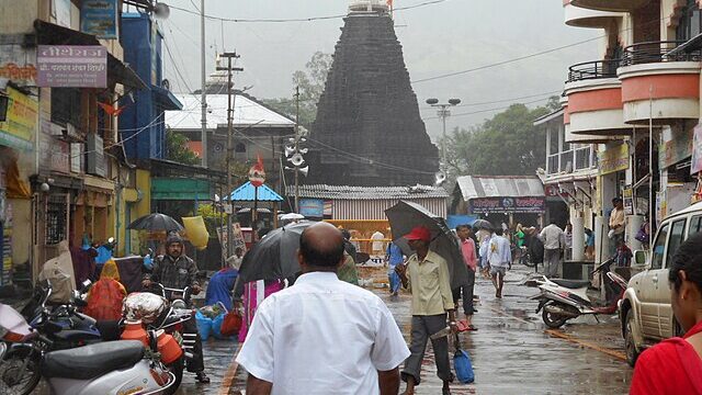 Kumbhmela_Nashik_2015_-_Trimbakeshwar_temple