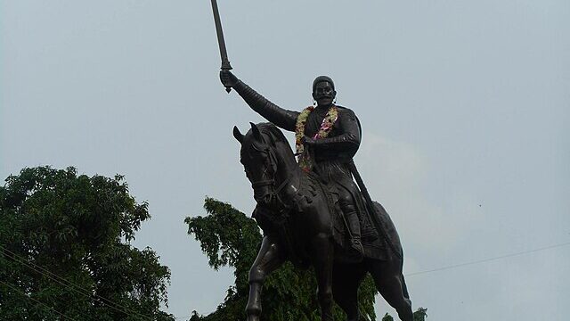 Shivaji_statue,_Alibag_03