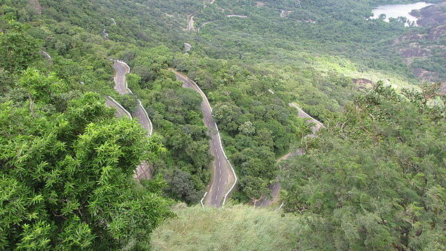 640px-Pollachi_to_Valparai_Road