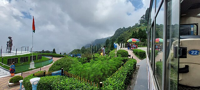 Batasia_Loop_near_Darjeeling_06