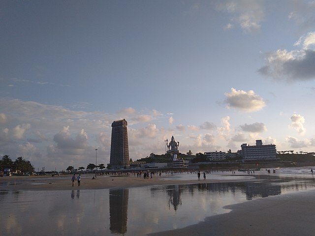 Murudeshwar_temple_from_beach