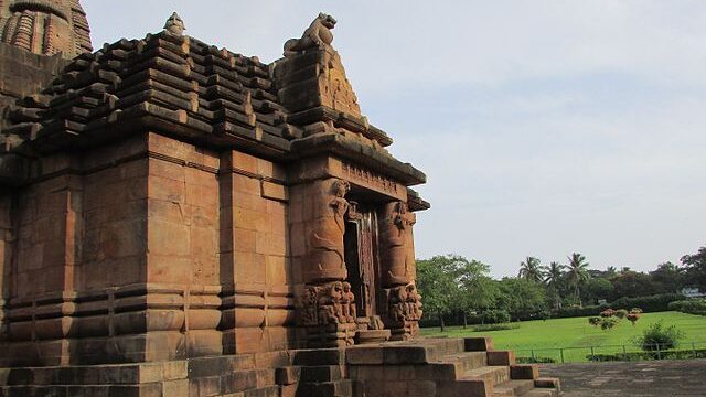 Rajarani_temple_(1)